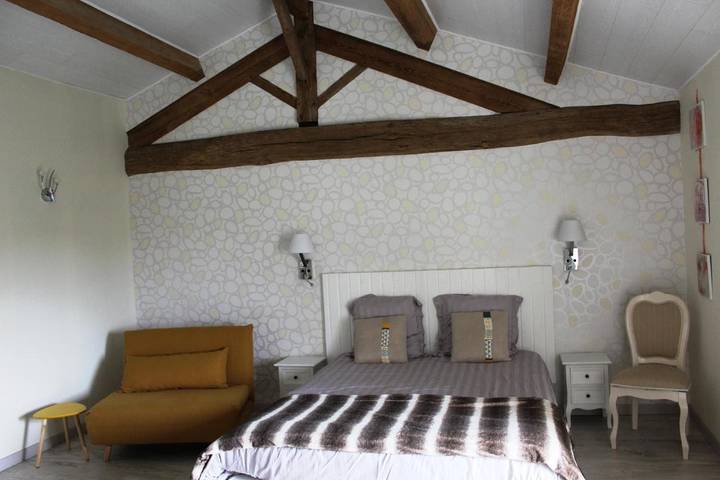Location de vacances pour 2 personnes, avec Terrasse et Jardin ainsi que Piscine et Vue à Vix - 4