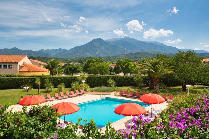 Hôtel pour 2 personnes, avec jardin ainsi que vue et piscine à Prades - 2