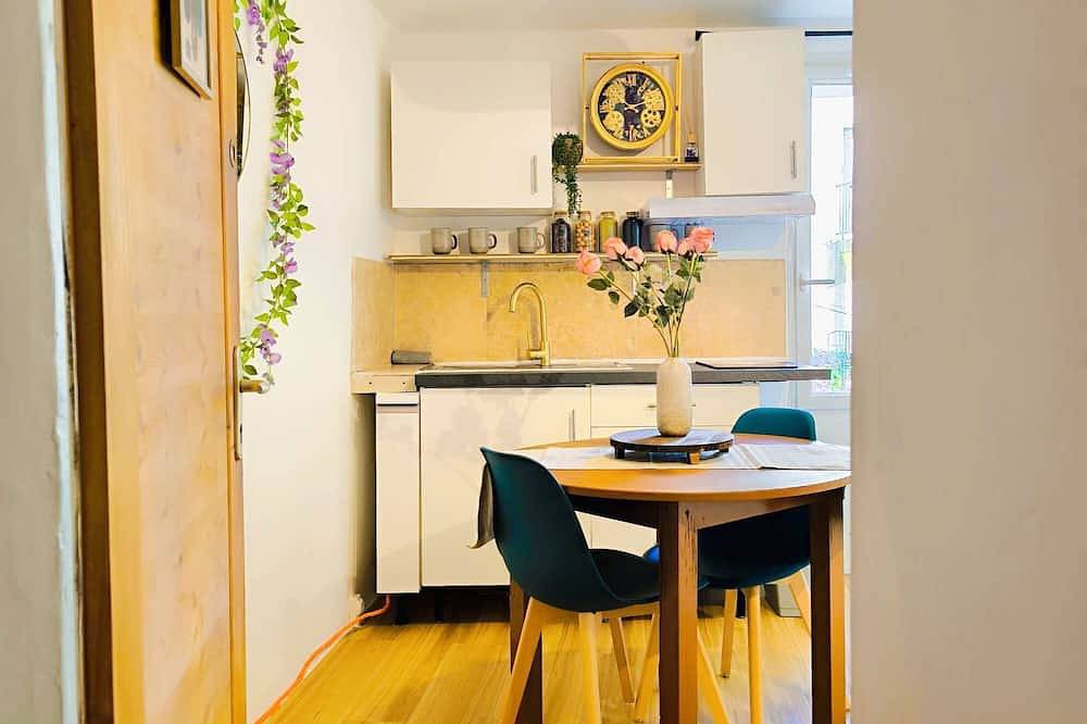 Ganze Wohnung, Refuge des Lavandes - Luxurious Studio in Town Center, Near Thermal Baths, 5* Comfort in Gréoux-les-Bains, Regionaler Naturpark Verdon
