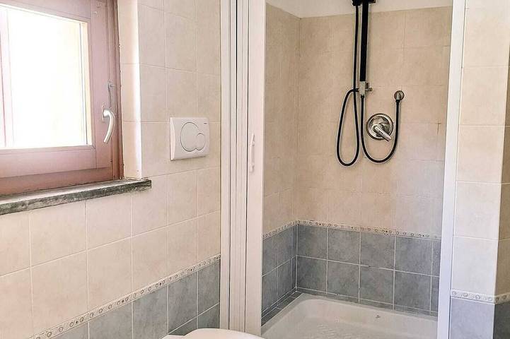 Ganze Wohnung, Penthouse mit großer Terrasse und Meerblick. 10 Minuten Fußweg zum Strand! in Marina di Vasto, Vasto