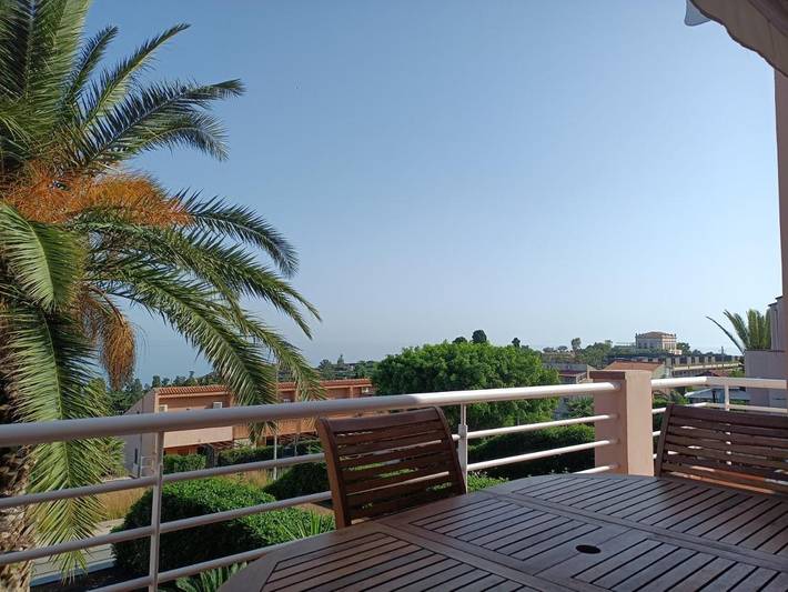 Ferienwohnung für 6 Personen, mit Balkon und Terrasse sowie Garten und Pool