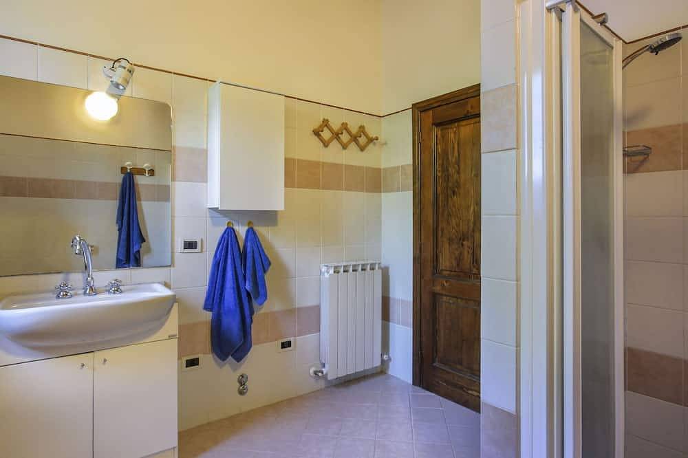 Herrliche Wohnung in einem Ferienhaus für 4 Gäste mit  W-Lan, Pool, Tv und Innenhof in Castelfranco di sopra, Castelfranco Piandiscò (gemeinde)