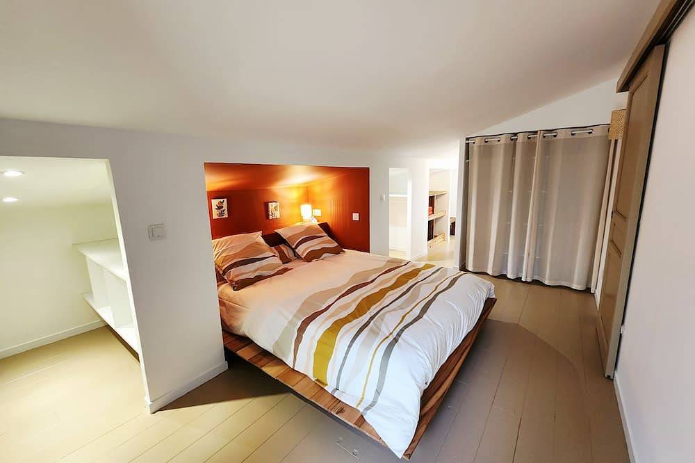 Pool and spa villa by the lake in Sanguinet, Côte d’Argent