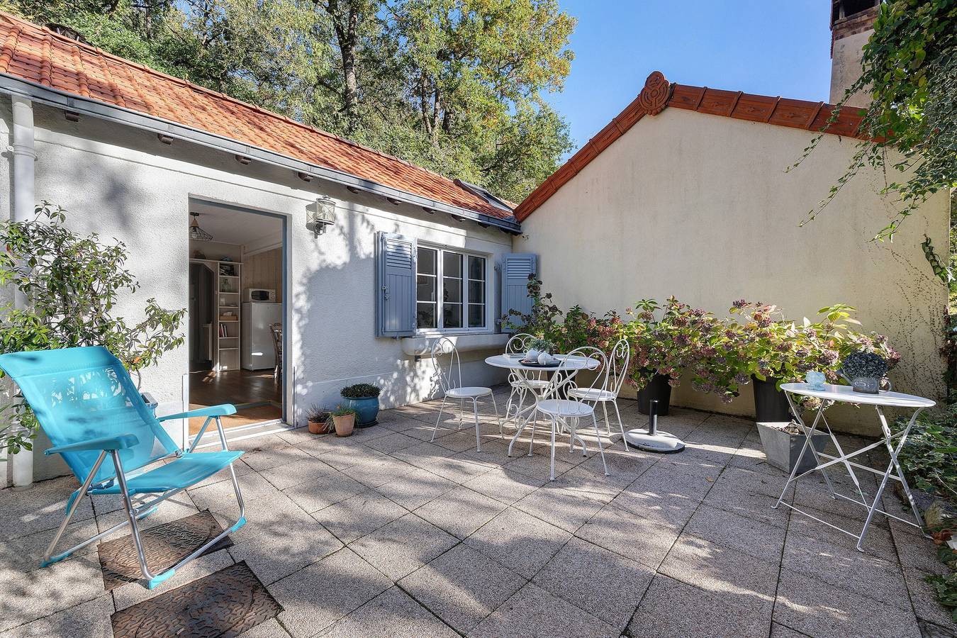 Cottage 'Au Fil De L'eau Proche Puy Du Fou' con terrazza privata in Saint-Laurent-sur-Sèvre, La Roche-sur-Yon e dintorni