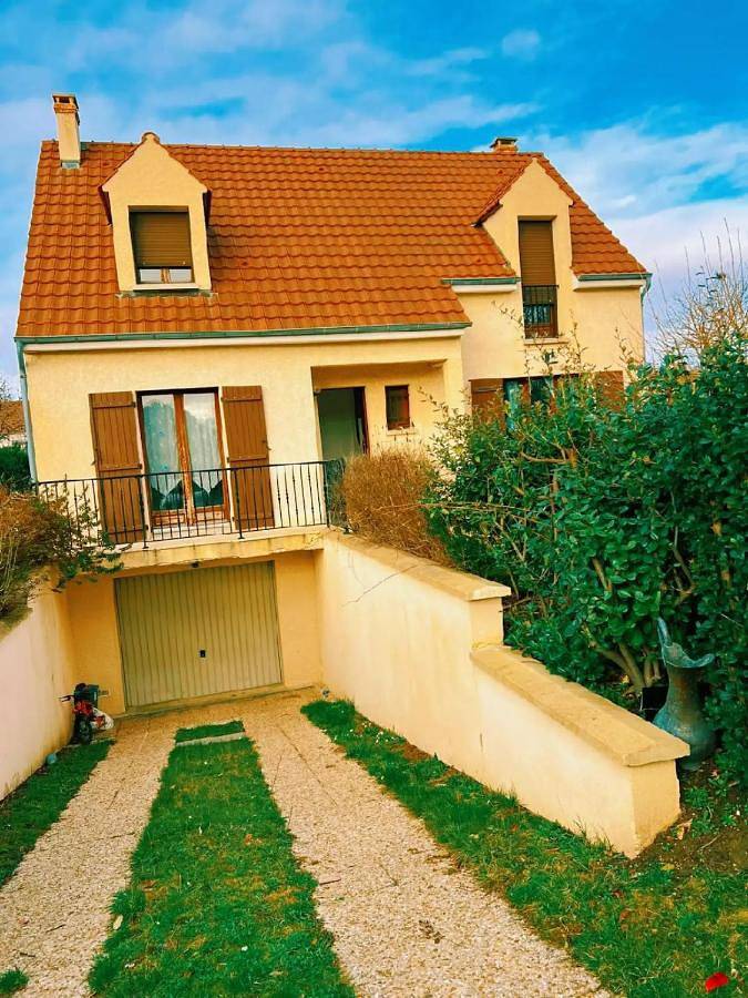 Location de vacances pour 8 personnes, avec terrasse et jardin à Bondoufle - 2