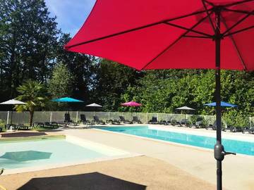 Bungalow für 4 Personen, mit Kinderpool in der Auvergne