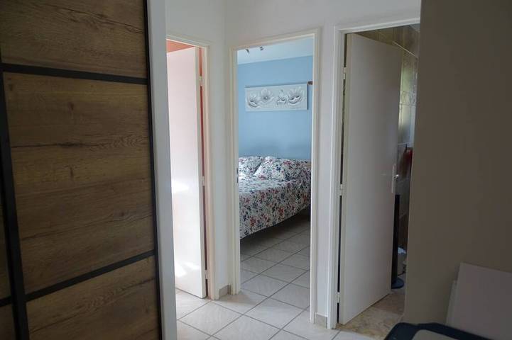 Douce échapée entre mer et montagne-villa avec piscine, idéale pour les familles in La Roquebrussanne, Côte méditerranéenne (France)