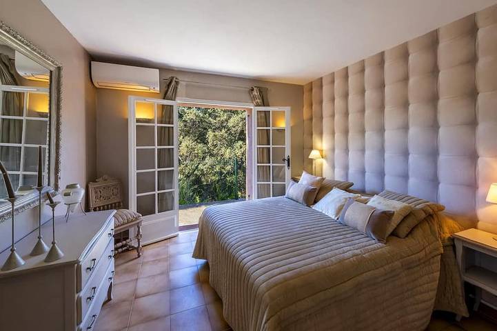 Location de vacances pour 10 personnes, avec jardin ainsi que balcon et jacuzzi dans Plage D Aigue Bonne - 2