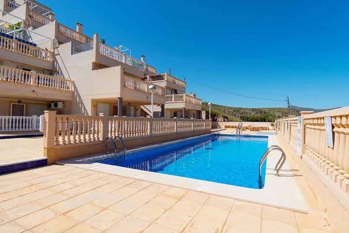 Apartamento de vacaciones para 4 personas, con terraza además de piscina y vistas - 1