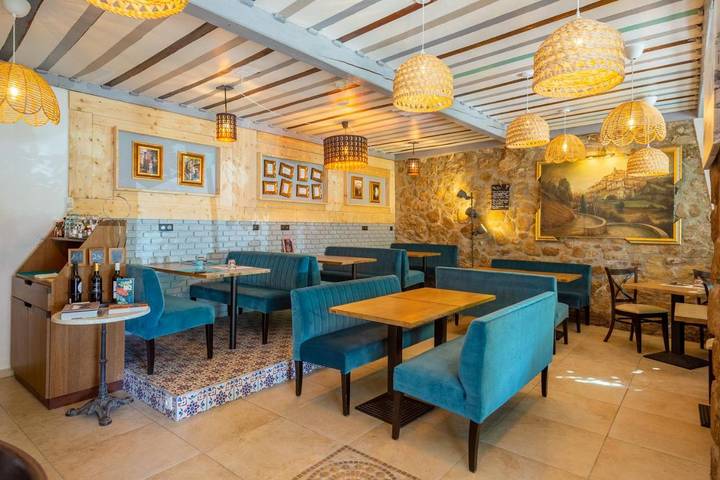 Hôtel pour 2 personnes, avec terrasse et vue à Berre-les-Alpes