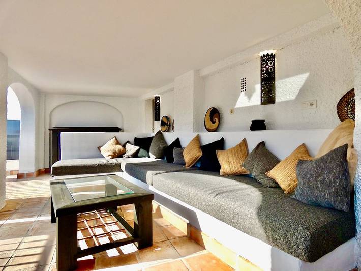 Villa 'Casa Alba' with Sea View, Wi-Fi and Air Conditioning in Playa de Burriana, Nerja