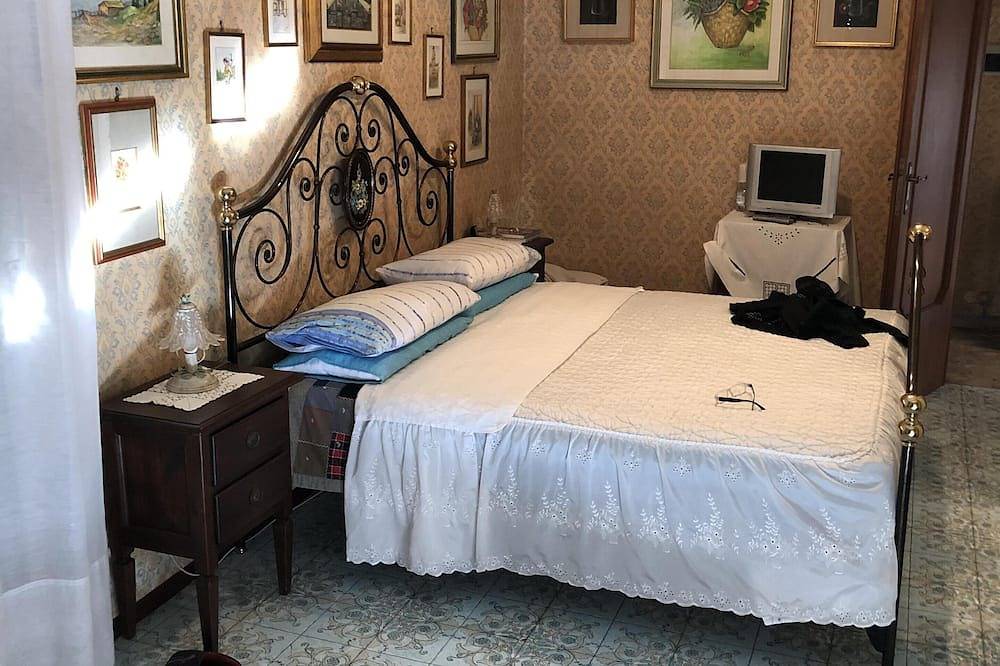 Entire apartment, Penthouse Anna, in the center of a small town with a splendid sea view in Ortona, Ortona (Municipality)