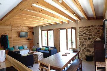 Gîte pour 9 personnes, avec jardin à Cazeaux-de-Larboust