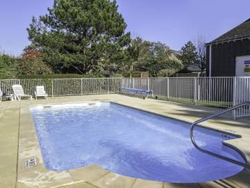 Gîte pour 4 personnes, avec terrasse et piscine dans Plage de la Légenèse