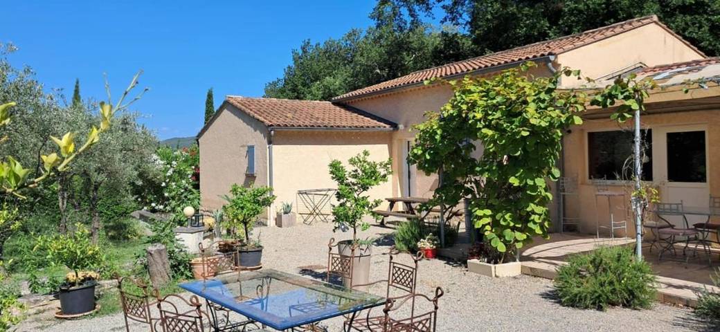 Chambre d’hôte pour 2 personnes, avec vue et piscine ainsi que jardin et terrasse à Vaison-la-Romaine - 4