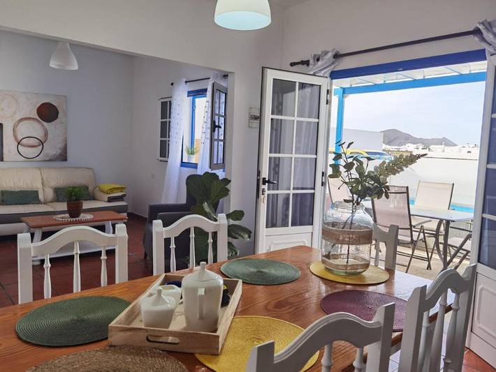 Location de vacances pour 6 personnes, avec piscine ainsi que vue et terrasse à La Santa - 4