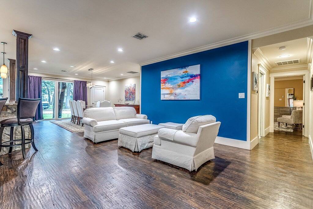 Beautiful Spacious Home with Private Pool and Hot Tub Easy Trip from Airport in Irving, Dallas County