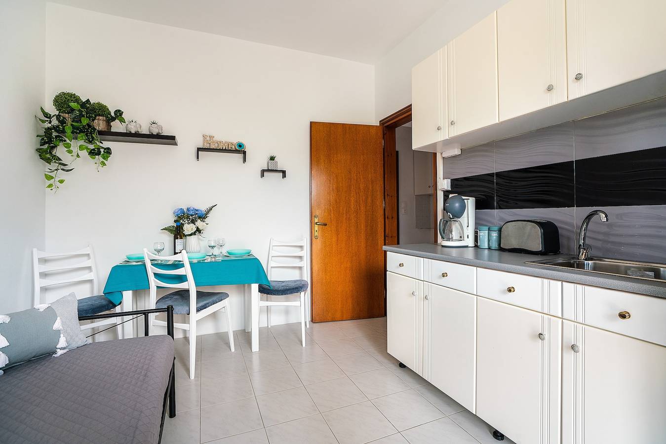 Vakantiehuis "La Christine" met zeezicht, 2 balkons & Wi-Fi, foto 6