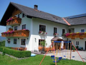 Bauernhof für 6 Personen, mit Seeblick und Garten, kinderfreundlich am Mondsee