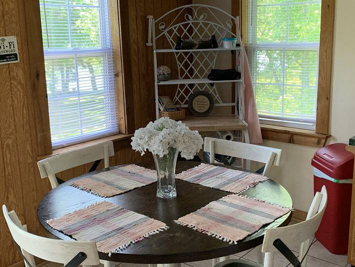 Vacation rental for 6 people, with yard and hot tub as well as balcony, with pets in Shenandoah Valley