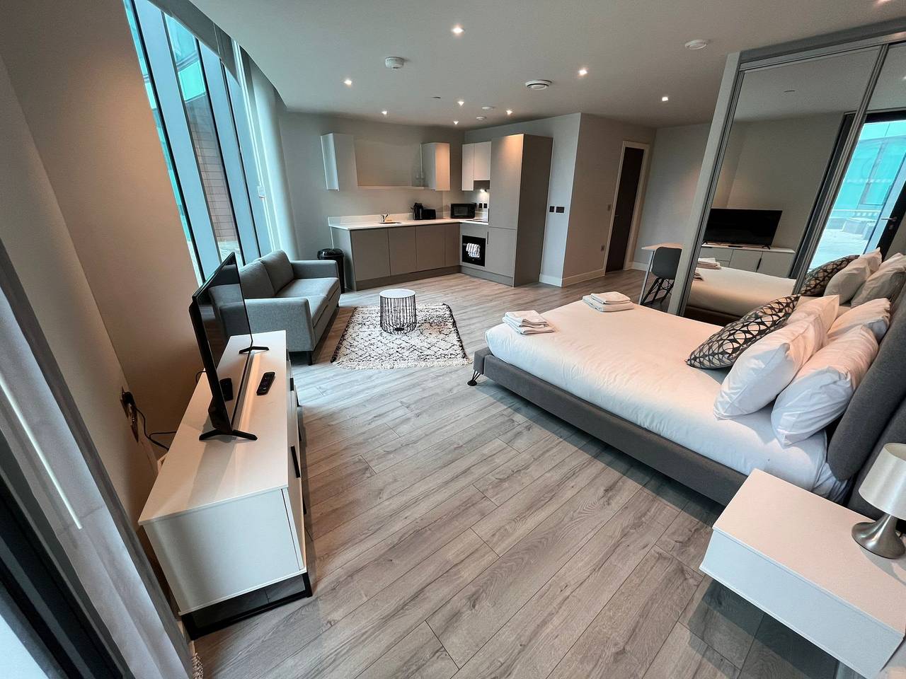 Entire apartment, Modern Studio Apartment for 3 pax, Free Parking in Bracknell, Berkshire