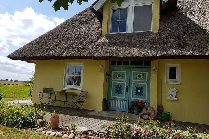 Ferienhaus für 5 Personen, mit Sauna und Whirlpool sowie Terrasse und Garten in Garz/Rügen