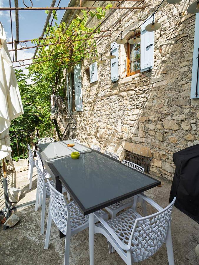 Location de vacances pour 9 personnes, avec piscine ainsi que vue et jardin à Gras - 4