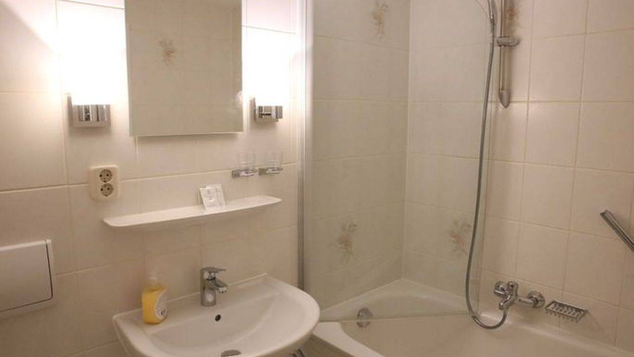 Doppelzimmer für 2 Personen (30 m²) in Magdeburg in Magdeburg, Elbe-Börde-Heide
