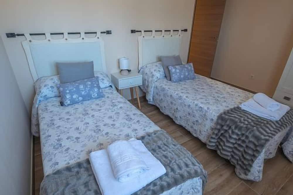 Casa Cantera del Berrocal for 8 people in Ortigosa del Monte, Segovia Province