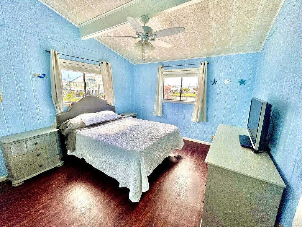 Waterfront Canal Bay & Beach Home with Fishing, Boat Dock, Tiki Bar & More! in Brazoria County