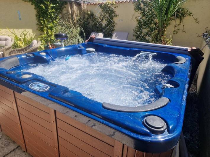 Chambre d’hôte pour 2 personnes, avec terrasse ainsi que jacuzzi et jardin à Gouex