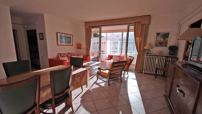 Gîte pour 7 personnes, avec terrasse, adapté aux familles dans Casino De Sainte Maxime - 4