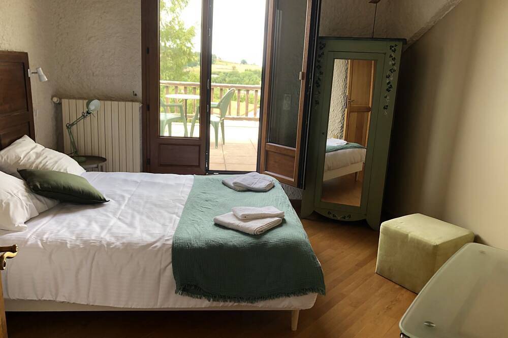 Family home in the Ardèche mountains near lakes and hiking trails in Coucouron, Macizo Central