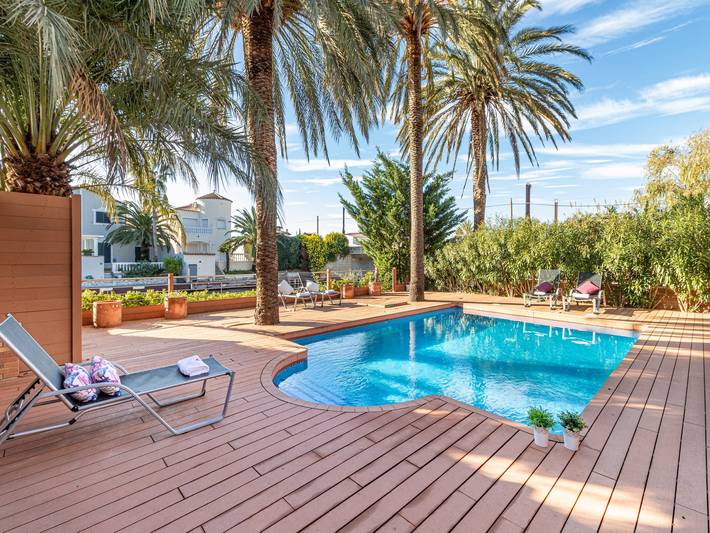 Casa rural para 10 personas, con Terraza y Piscina en Castellón de Ampurias