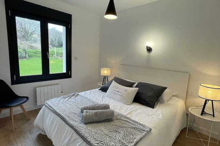 Location de vacances pour 10 personnes, avec Jacuzzi ainsi que Terrasse et Jardin à Gouesnach - 2