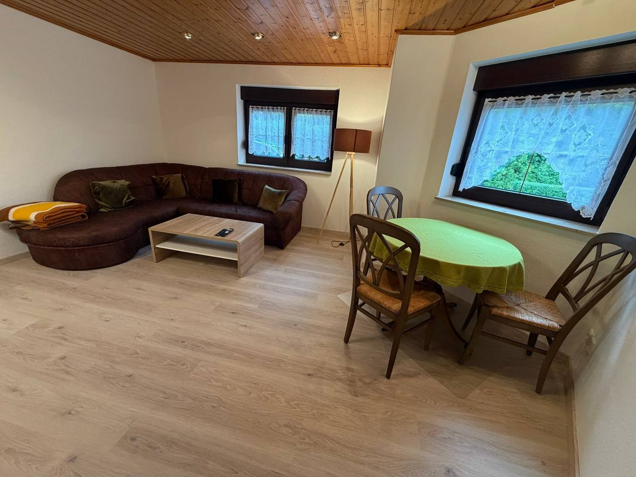 Ganze Wohnung, Apartment 'Auszeit im Grünen' mit Bergblick, Gemeinschaftsgarten und Wlan in Plaue, Thüringer Kernland