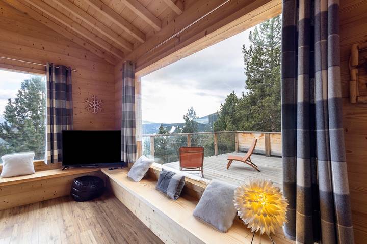 Chalet Sorbiers: 8 habitaciones, vistas espléndidas al lago, terraza privada y esquí a 150 m in Les Angles, Parque Natural Regional de los Pirineos Catalanes