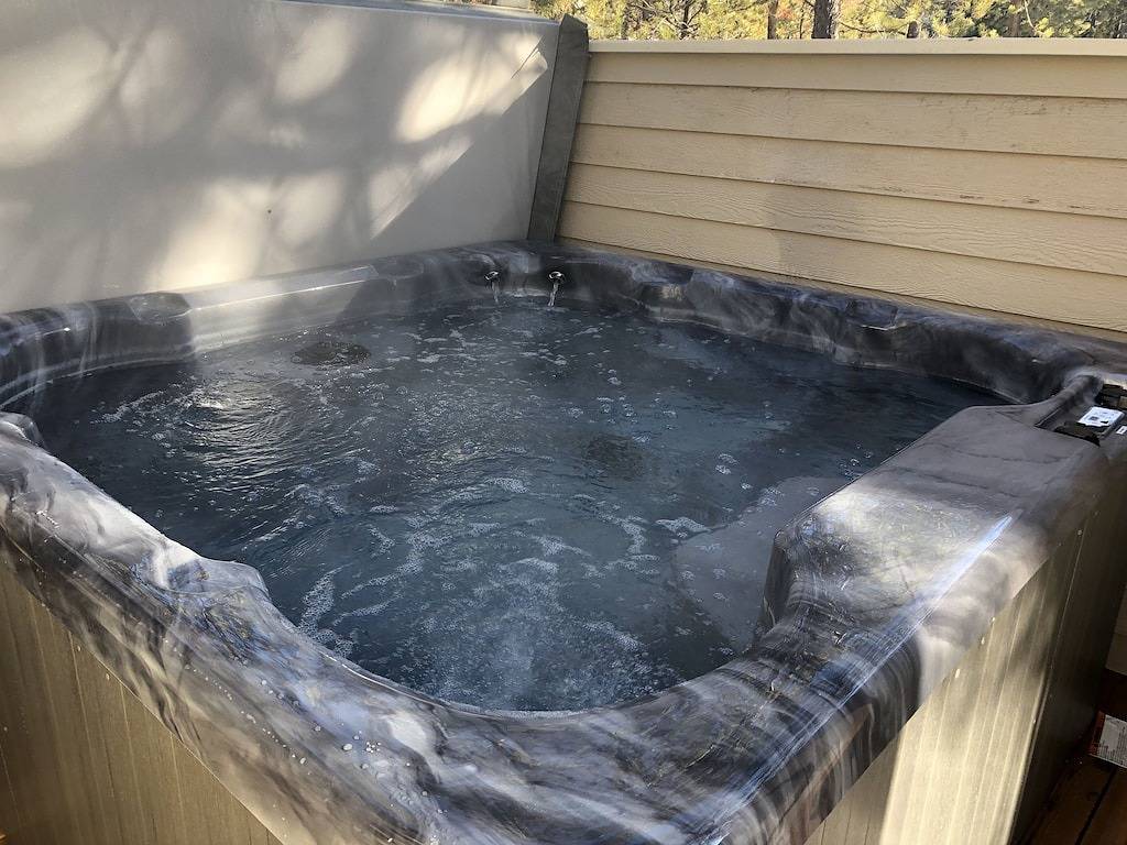 Single-level - Private Wrap Deck with Hot Tub is Perfect Way to Enjoy Sunriver! in Sunriver, Deschutes County
