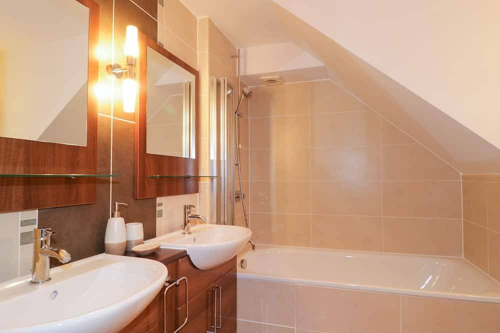 Ullswater 29, character holiday cottage, with pool in Penrith in Lake District