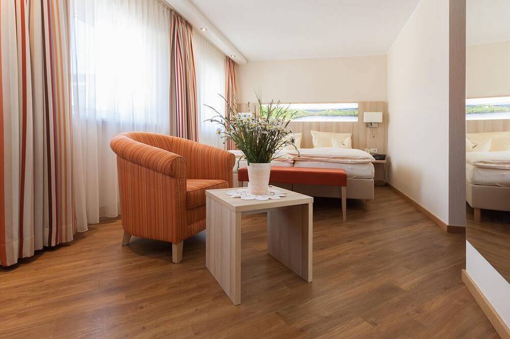 Ganze Wohnung, Doppelzimmer \"Buchfink\" (21-25 m²) - Hotel Schneider am Maar in Schalkenmehren, Vulkaneifel