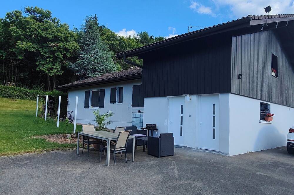 Entire apartment, Cosy, quiet apartment near Lake Geneva in Allinges, Thonon-les-Bains region
