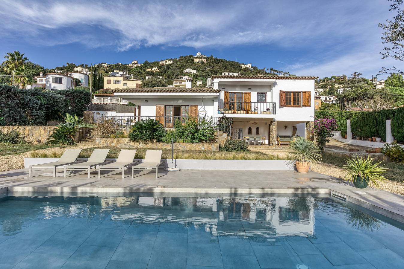 Villa 'Les Aulines' met Uitzicht op de Bergen, Wi-Fi en Airconditioning in Cabanyes, Calonge