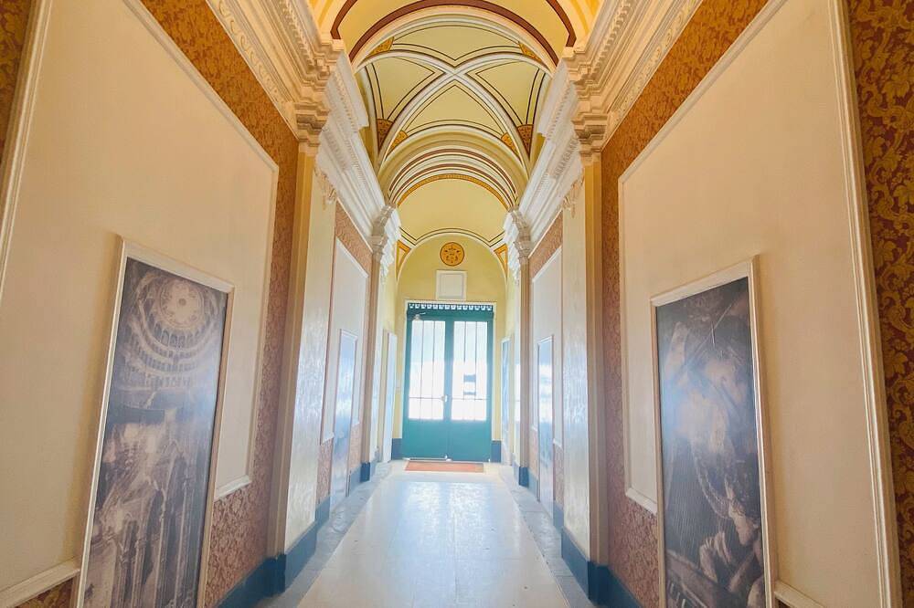 Loft room right next to the Opera - midterm rent in Budapest, Danube-Ipoly National Park
