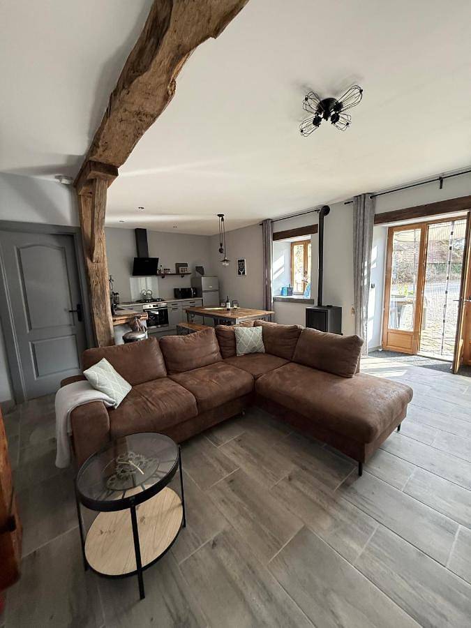 Appartement entier, Two-Bedroom Apartment in Évaux-les-Bains, Région d'Aubussargues