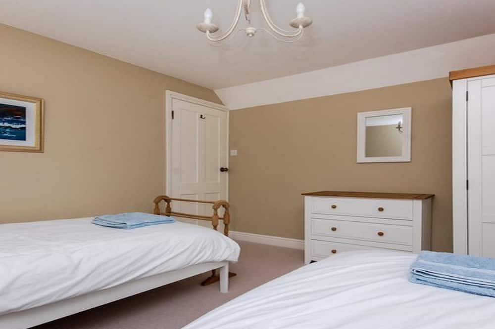 Grebe Cottage Bonchurch Isle of Wight . Idyllic setting. in Ventnor, Isle of Wight