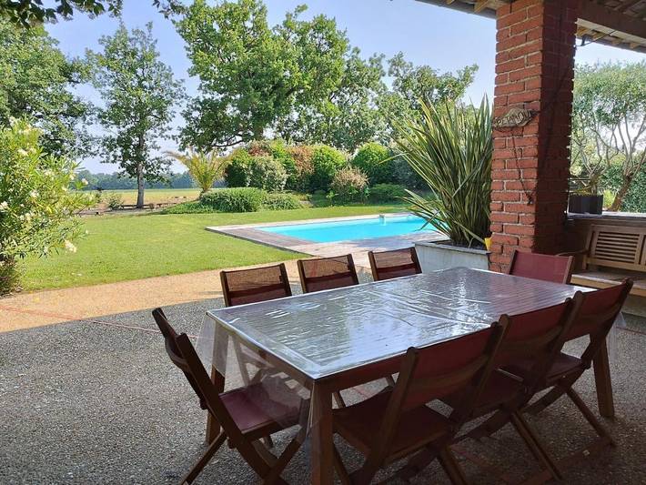 Location de vacances pour 10 personnes, avec piscine ainsi que terrasse et jardin à Saint-Étienne-de-Tulmont - 2