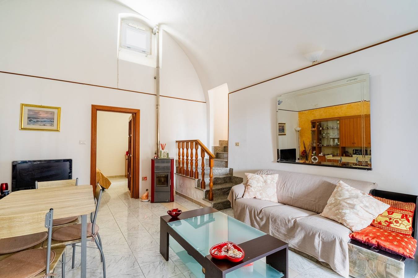 Appartamento intero, Appartamento 'Elena Inn' con terrazza privata, Wi-Fi e aria condizionata in Matino, Golfo di Taranto