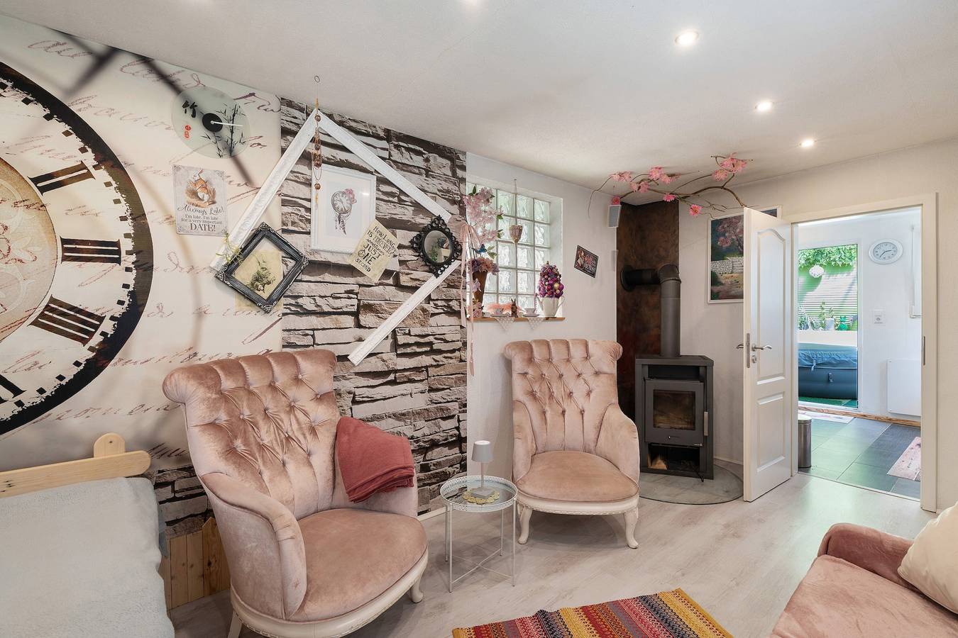 Ganze Wohnung, Ferienwohnung 'Alice' mit Gemeinschaftspool, privater Terrasse und Wi-Fi in Eppingen, Kraichgau