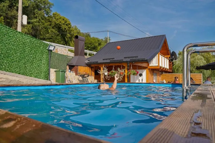 Ferienhaus für 5 Personen, mit Pool und Ausblick sowie Garten und Seeblick, mit Haustier - 1