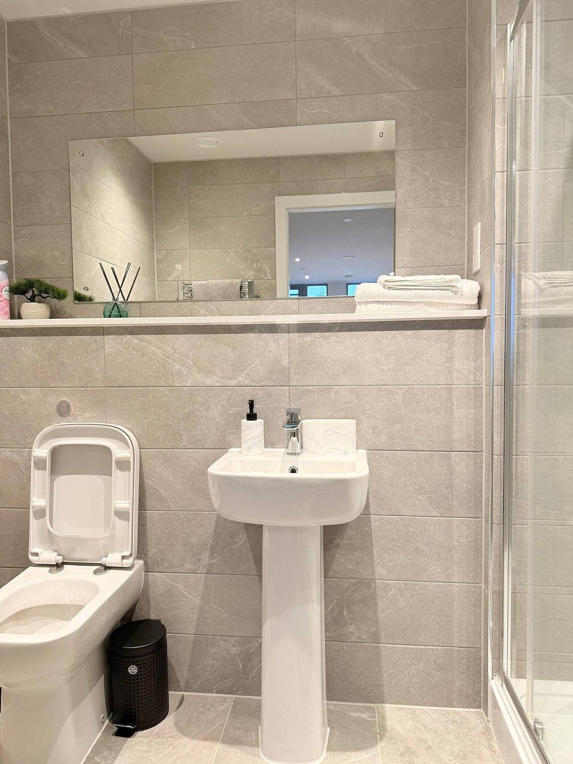 Ganze Wohnung, 2 Schlafzimmer mit Bad im Stadtzentrum für längere Aufenthalte in Greater Manchester